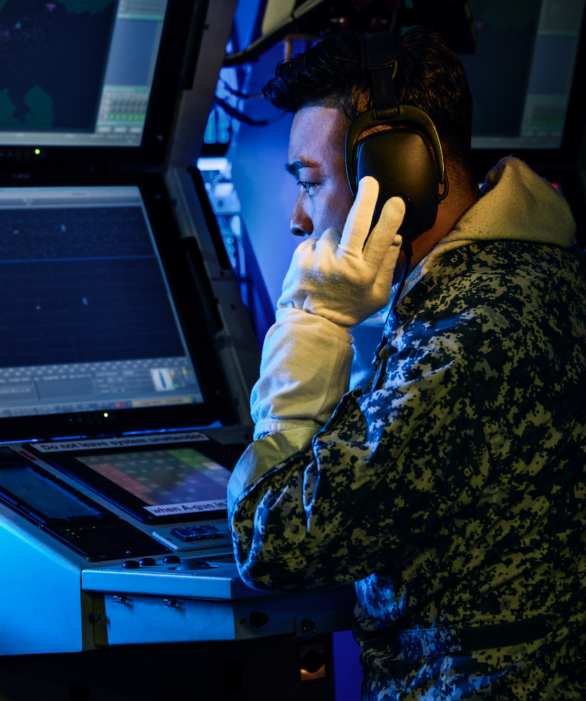 Sailors listening on the sonar 